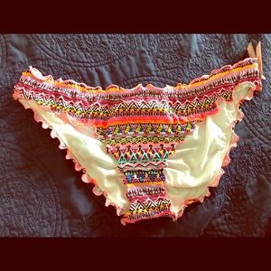 Ruffle cheeky bikini bottom